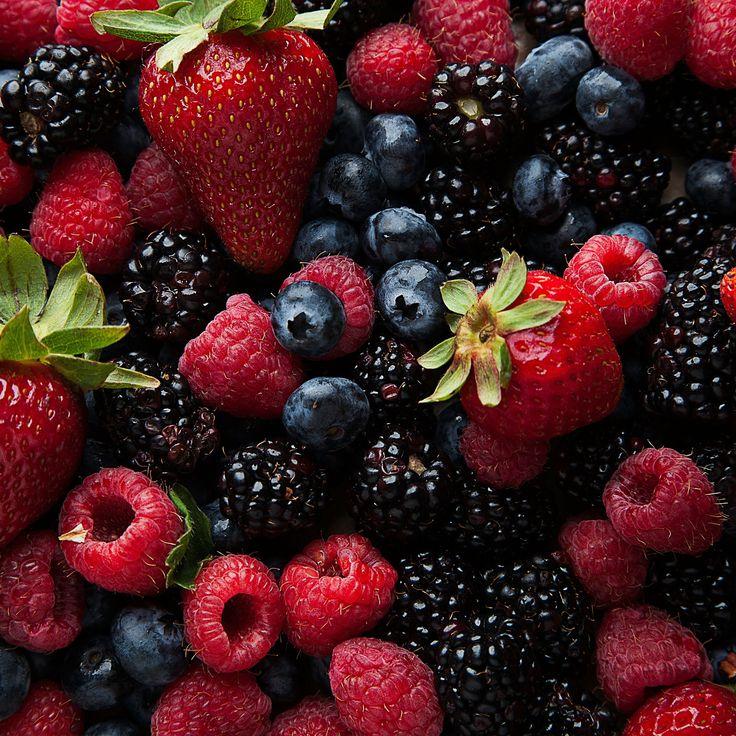 Rustic Berry Medley: Nature's Sweet Symphony